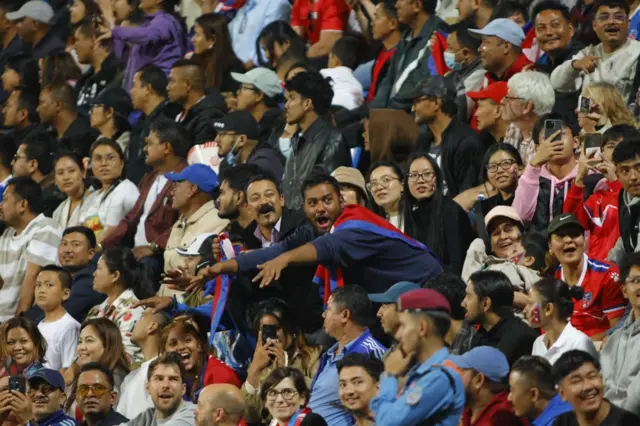 रङ्गशालामा उपस्थित दर्शक