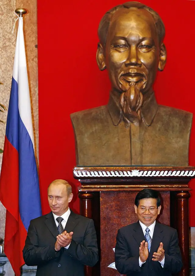 Ông Putin và Chủ tịch nước Việt Nam Nguyễn Minh Triết năm 2006 tại Hà Nội