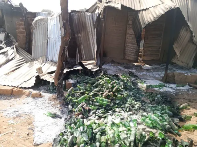 Bottles scate for ground for area wia di attack hapun