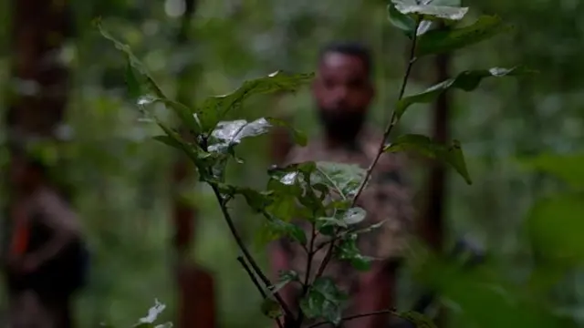 सुरुवातीला डीआरजीचे जवान आमच्याशी बोलायला कचरत होते