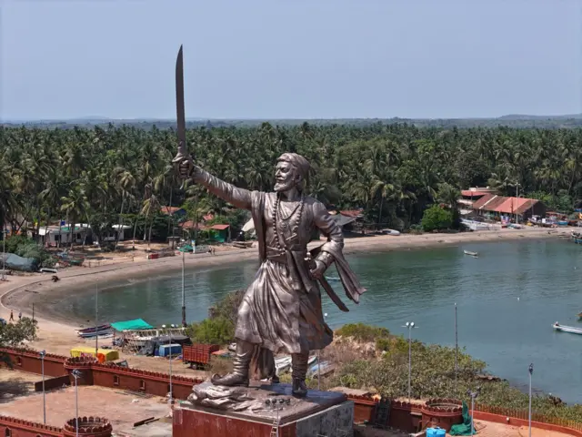 शिवाजी महाराजांचा नवा पूर्णाकृती पुतळा.