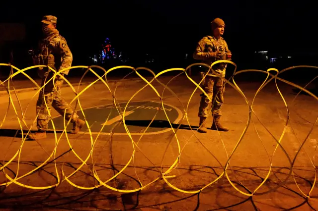 گارد ملی کالیفرنیا اسلکه مشهور شهر سنتامانیکا را مسدود کرده است.