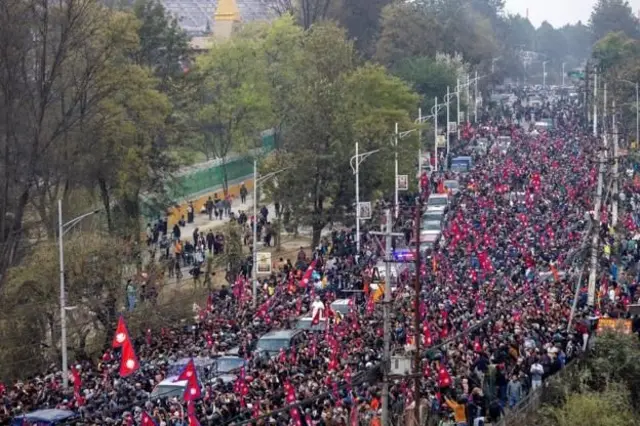पूर्वराजालाई स्वागत गर्न उपस्थित भएका व्यक्तिहरू 