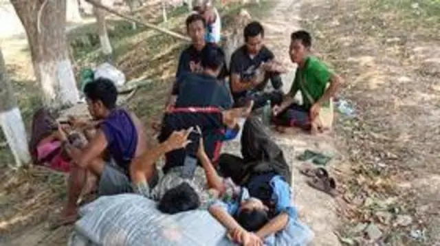 မြေကြီးကို အိပ်ရာအဖြစ် သုံးနေရတဲ့ မြန်မာနိုင်ငံသားတွေ