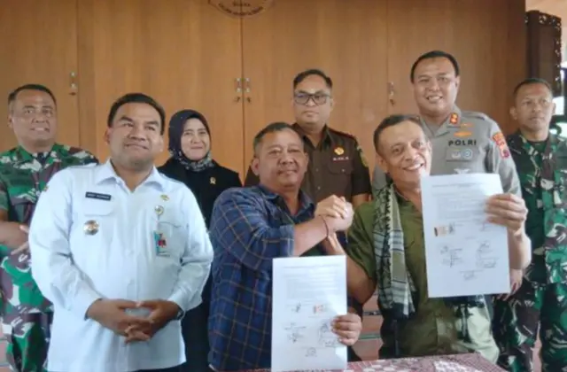 Pemuda Pancasila dan GRIB Jaya Blora sepakat berdamai dengan meneken surat pernyataan bermeterai di Pendopo Bupati Blora, dengan disaksikan Bupati Blora Arief Rohman dan perwakilan Forum Koordinasi Pimpinan Daerah (Forkopimda), Rabu (15/1).