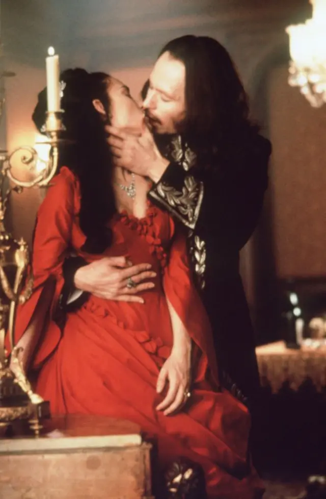 Винона Рајдер и Гери Олдман у филму „Дракула" Френсиса Форда Кополе 