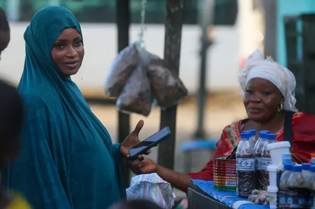 La vie quotidienne se poursuit sur fond de contrastes économiques en Côte d'Ivoire