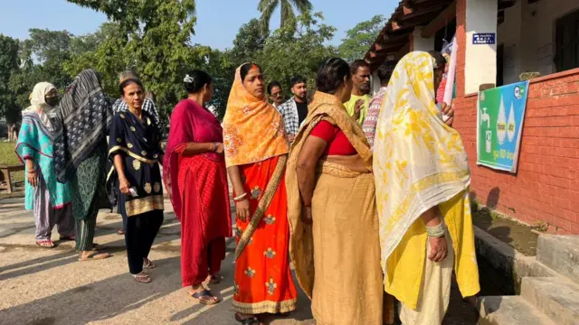 बिहार में महिलाओं ने किया बढ़-चढ़कर वोट