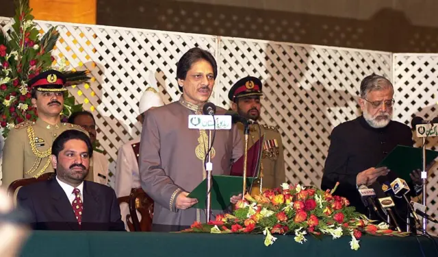 ڈاکٹر عشرت العباد لگ بھگ چودہ برس (2002 تا 2016) سندھ گورنر ہاؤس میں رہے۔