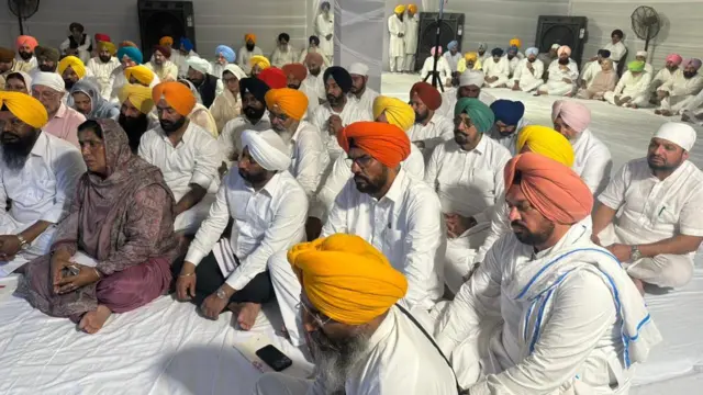 ਅਕਾਲ ਤਖ਼ਤ ਸਕੱਤਰੇਤ ਅੱਗੇ ਪੇਸ਼ ਹੁੰਦੇ ਪੰਜਾਬ ਦੇ ਸਿੱਖ ਵਿਧਾਇਕ ਅਤੇ ਮੰਤਰੀ