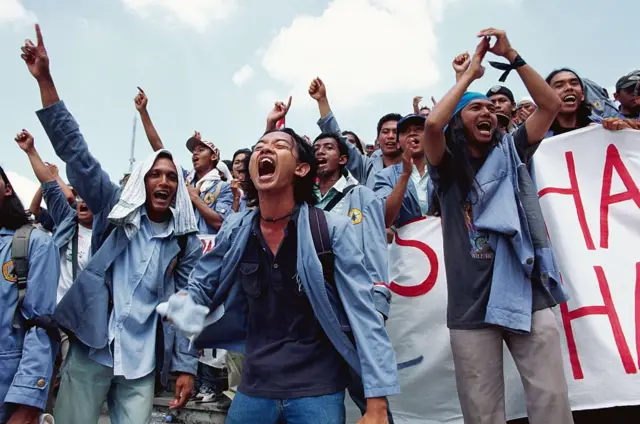 Gerakan mahasiswa 1998, mahasiswa, NKK/BKK