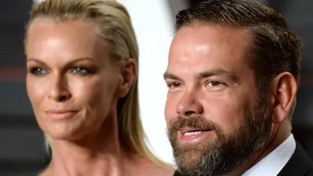 拉克倫·梅鐸與莎拉·梅鐸出席 2016 年《名利場》雜誌奧斯卡派對