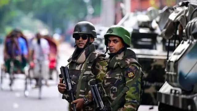 আইনশৃঙ্খলা নিয়ন্ত্রণে রাখতে সেনাবাহিনীকে মাঠে রেখেছে সরকার