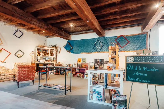 Montolieu, desa buku, toko buku