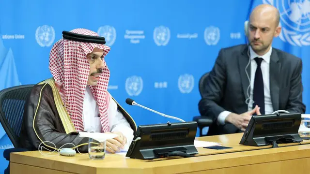 وزیر خارجه عربستان و وزیر خارجه فرانسه دو میزبان کنفرانس بودند