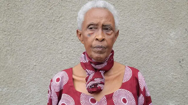 Ku myaka yiwe 68, Pasitori Rose umubajije nimba agishobora kurapa [gutamba uwo mudiho wa RAP], yishura "None ko mba ndiko ndakira Yesu!" 