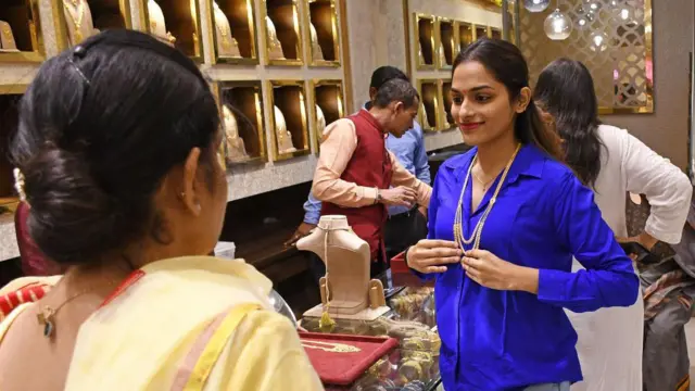 બીબીસી ગુજરાતી ગોલ્ડ સોનું ભાવ લંડન અમેરિકા બુલિયન માર્કેટ જ્વેલરી