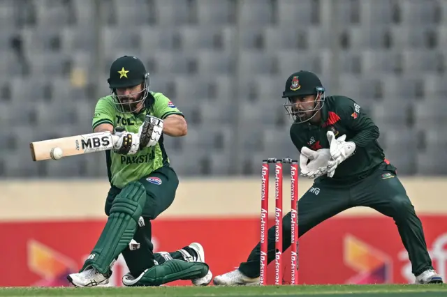 پاکستان اور بنگلہ دیش کے درمیان تین ون ڈے میچز کی سیریز