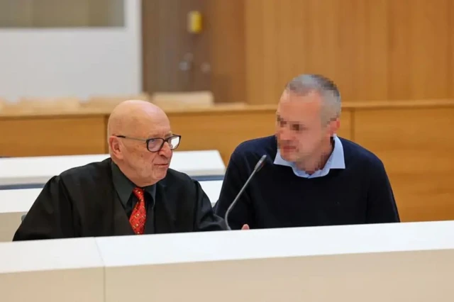 Aleksandr Y (o‘ngda).