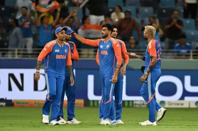 कप्तान सूर्यकुमार यादवले टस जितेकोमा पाकिस्तानका कप्तान सलमान अली आगालाई बधाई समेत दिएनन्।
