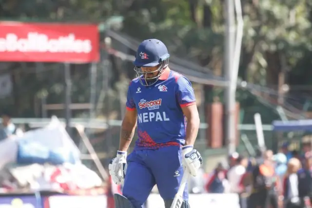 अन्तिम बलमा छक्का प्रहार गर्न नसकेपछि निराश करण केसी