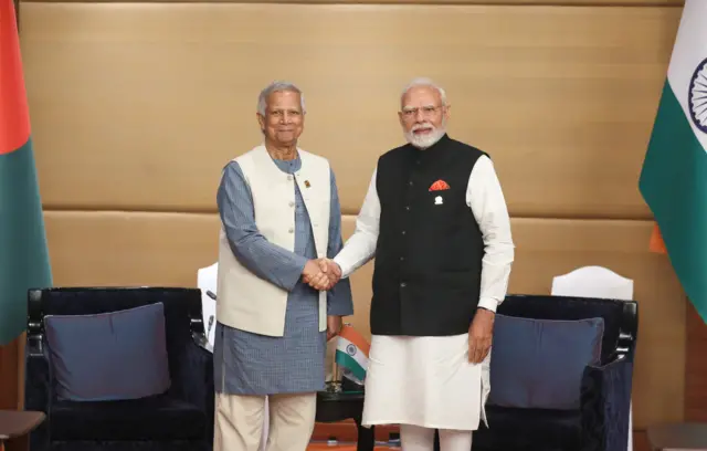 বৈঠকে কী নিয়ে আলোচনা হল, তা নিয়ে দুপক্ষের ভাষ্য ছিল সম্পূর্ণ দু'রকম