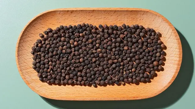 તમે તમારા સલાડમાં જે ડ્રેસિંગ ઉમેરો છો, તે સ્વાદ વધારવા ઉપરાંતનું પણ કામ કરી શકે છે - તે સલાડને વધુ પૌષ્ટિક બનાવી શકે છે. 