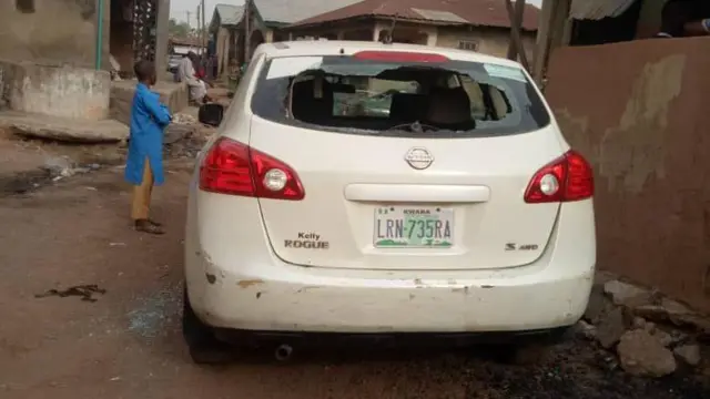 Aworan ọkọ ti awọn ọmọ ẹgbẹ okunkun bajẹ ni Pakata