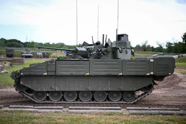 نخستین نمایش عملی عمومی از خودروی زرهی آژاکس ارتش بریتانیا
