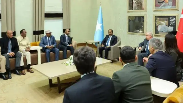 Ankara ayaa xiriir dhow la leh Muqdisho, Labada dowladood ayaa kala saxiixday heshiis 10 sano ah oo dhanka difaaca ah