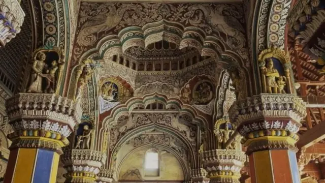 సాంబారును మొట్టమొదటిసారిగా ఎక్కడ తయారైంది అంటే.. తంజావూరును పాలించిన మరాఠీ పాలకుల వంటశాలలో తయారుచేశారనే సమాధానం వినిపిస్తుంది.