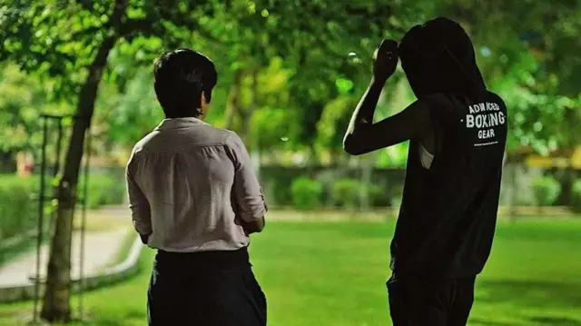 Baada ya kufanya kazi kama wakala wa kurejesha deni "Rohan" alikubali kufichua unyanyasaji huo