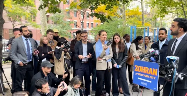 زهران ممدانی که به پرسش بهمن کلباسی از بی بی سی فارسی پاسخ می دهد