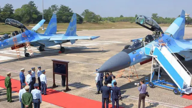 ရုရှားထုတ် Su-30 တိုက်လေယာဥ်တွေ
