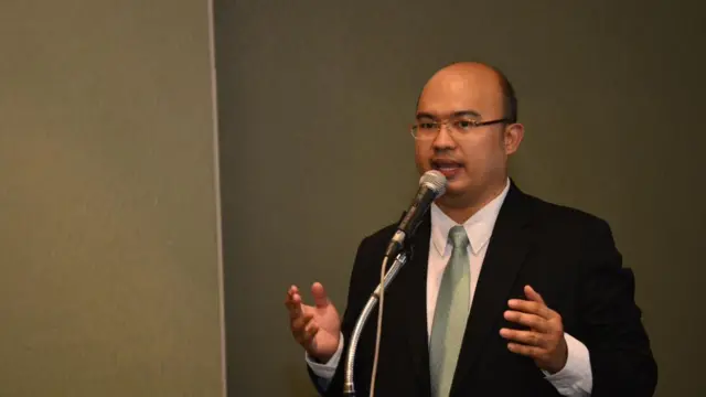 ชวินโรจน์ ธีรพัชรพร 