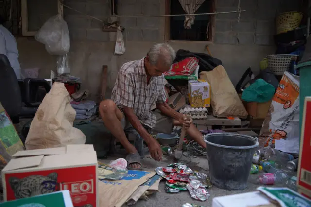 นิยมทำงานเก็บของเก่า