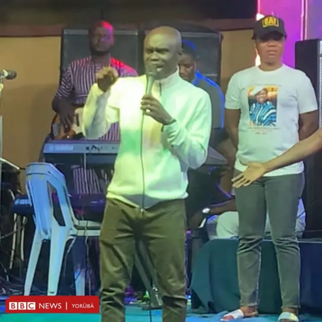 Aworan Amos , ọkan lara awọn olorin ẹmi to wa nibẹ.