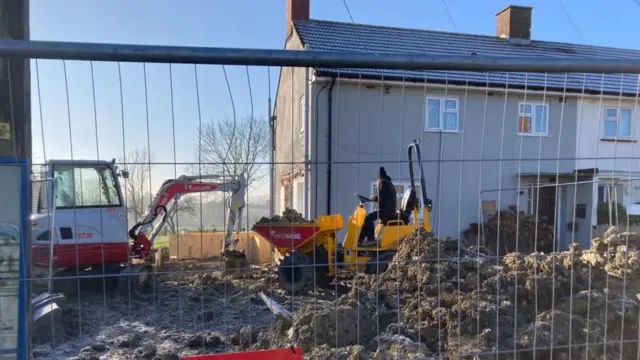 کات او فای د نارینه (متحدینو) یادونه هم وکړه، چې د کاري ډلې په یو ځای کېدو کې یې مرسته کړې.