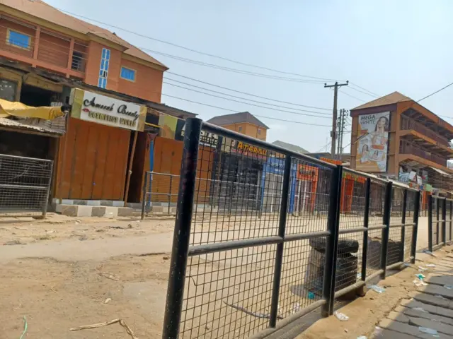 Ogige white house ahịa main market Onitsha