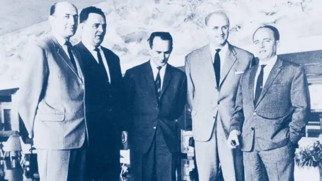 Nikolić (desno) sa očevima osnivačima jugoslovenske košarke