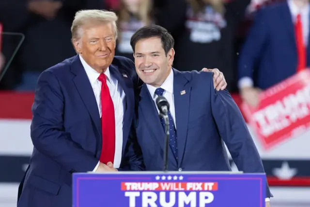 Ông Trump và ông Rubio tại North Carolina, ngày 4/11/2014