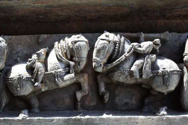 காத்தவராயன் வரலாறு, நாட்டார் தெய்வங்கள், சாதி ஆணவக் கொலை