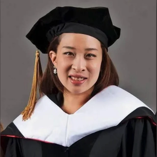 ทรงศึกษาต่อ ณ มหาวิทยาลัยคอร์แนล เมืองอิทากา รัฐนิวยอร์ก ซึ่งเป็นหนึ่งในมหาวิทยาลัยกลุ่มไอวีลีก ของประเทศสหรัฐอเมริกา