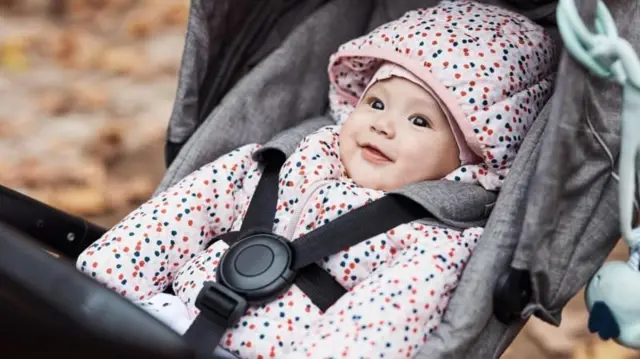 हिवाळ्यात लहान मुलं आजारी पडण्याचा धोका असतो.