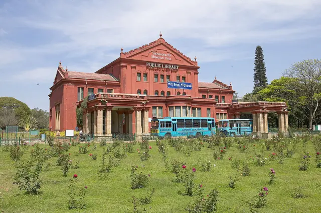 ડાન્સિંગ ઓન ધ ગ્રેવ