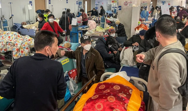 Les hôpitaux de Shanghai ont été débordés alors que la ville connaît une augmentation des cas de Covid-19