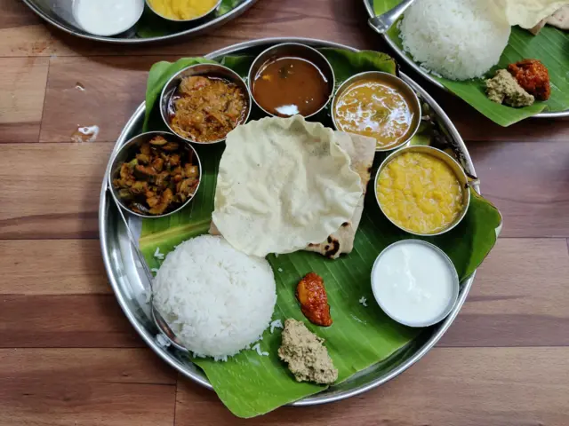 உடல் பருமன், இடை-இடுப்புச் சுற்றளவு விகிதம் 