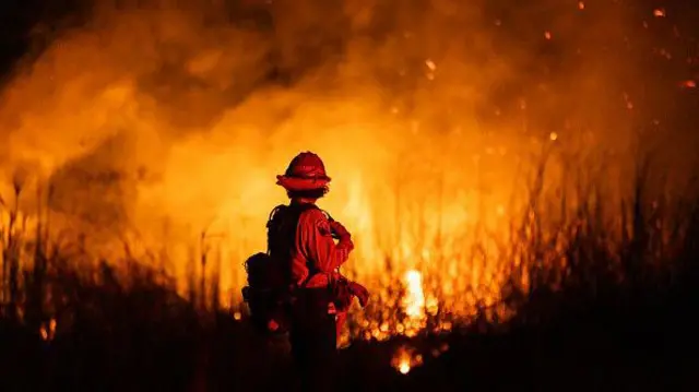 Bombeiro combate incêndiojogo de buraco gratisLos Angeles, EUA