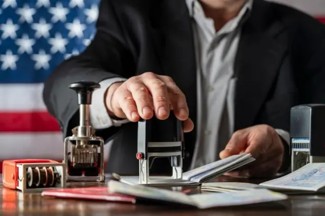 બીબીસી ગુજરાતી અમેરિકા ભારત ઇમિગ્રેશન ગેરકાયદે પ્રવાસી ICE ભારતીયો ડિપોર્ટેશન 