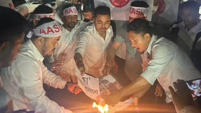 அஸ்ஸாம் மற்றும் மேற்கு வங்கத்தில் குடியுரிமைத் திருத்தச் சட்டத்தை அமல்படுத்துவதால் பாஜகவுக்கு என்ன ஆதாயம்?